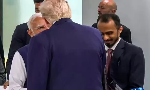 G7 में मोदी-ट्रंप की मुलाकात, भारत-अमेरिका संबंधों में तनाव के बीच हाथ मिलाया G7 में मोदी-ट्रंप की मुलाकात, भारत-अमेरिका संबंधों में तनाव के बीच हाथ मिलाया