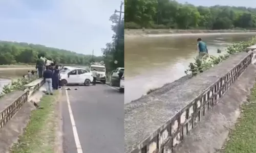 VIDEO VIRAL: एक्सीडेंट के बाद नहर में कूदा ड्राइवर VIDEO VIRAL: एक्सीडेंट के बाद नहर में कूदा ड्राइवर