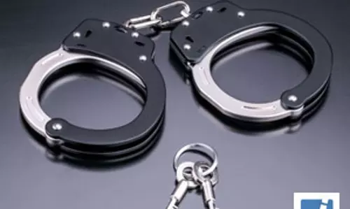 इंदौर में मंदिर के 70 वर्षीय ट्रस्टी की हत्या के आरोप में चौकीदार गिरफ्तार इंदौर में मंदिर के 70 वर्षीय ट्रस्टी की हत्या के आरोप में चौकीदार गिरफ्तार