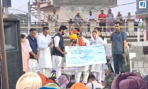 ‘लोक मिलनी’ कार्यक्रम में लोगों के बीच पहुंचे भगवंत मान ‘लोक मिलनी’ कार्यक्रम में लोगों के बीच पहुंचे भगवंत मान