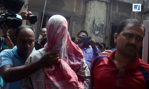 गुरुग्राम पुलिस ने अवैध रूप से रह रहे 13 बांग्लादेशी नागरिकों को हिरासत में लिया गुरुग्राम पुलिस ने अवैध रूप से रह रहे 13 बांग्लादेशी नागरिकों को हिरासत में लिया