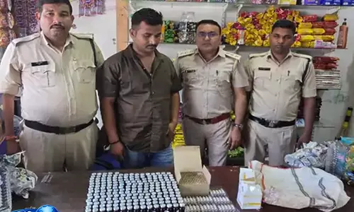 नशे के खिलाफ बड़ी कार्रवाई, दुकान की आड़ में चल रही तस्करी का भंडाफोड़, 4 लाख के इंजेक्शन जब्त नशे के खिलाफ बड़ी कार्रवाई, दुकान की आड़ में चल रही तस्करी का भंडाफोड़, 4 लाख के इंजेक्शन जब्त