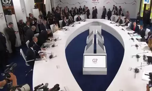 G7 आउटरीच सेशन में पीएम मोदी हुए शामिल G7 आउटरीच सेशन में पीएम मोदी हुए शामिल