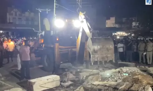 शहर की पुरानी सब्जी मंडी में बड़ा हादसा, दुकान का छज्जा गिरा