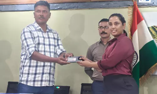 क्राइम ब्रांच ने 410 खोए मोबाइल फोन मालिकों को लौटाए, कीमत 63 लाख रुपए से अधिक क्राइम ब्रांच ने 410 खोए मोबाइल फोन मालिकों को लौटाए, कीमत 63 लाख रुपए से अधिक