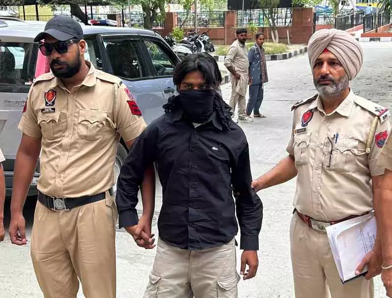 Bathinda मिलिट्री ज़ोन में स्पाई कैम मिलने से सुरक्षा में सेंध Bathinda मिलिट्री ज़ोन में स्पाई कैम मिलने से सुरक्षा में सेंध