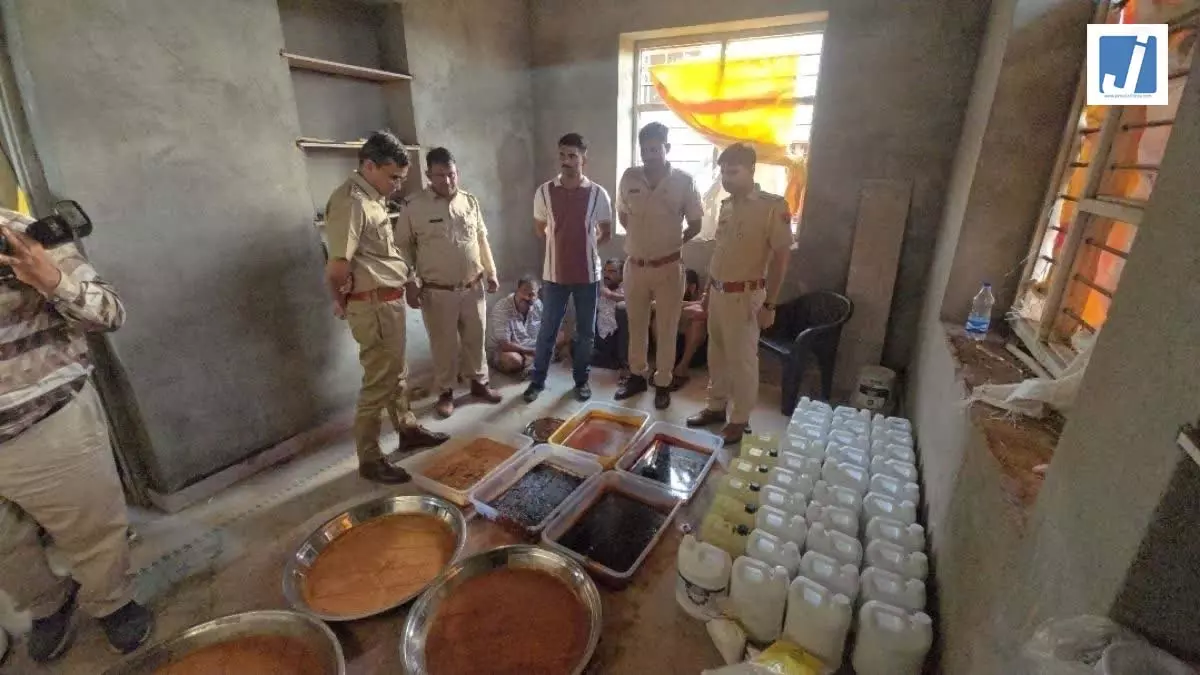 नशे के सौदागरों के खिलाफ बड़ी कार्रवाई, ड्रग फैक्ट्री का भंडाफोड़ नशे के सौदागरों के खिलाफ बड़ी कार्रवाई, ड्रग फैक्ट्री का भंडाफोड़