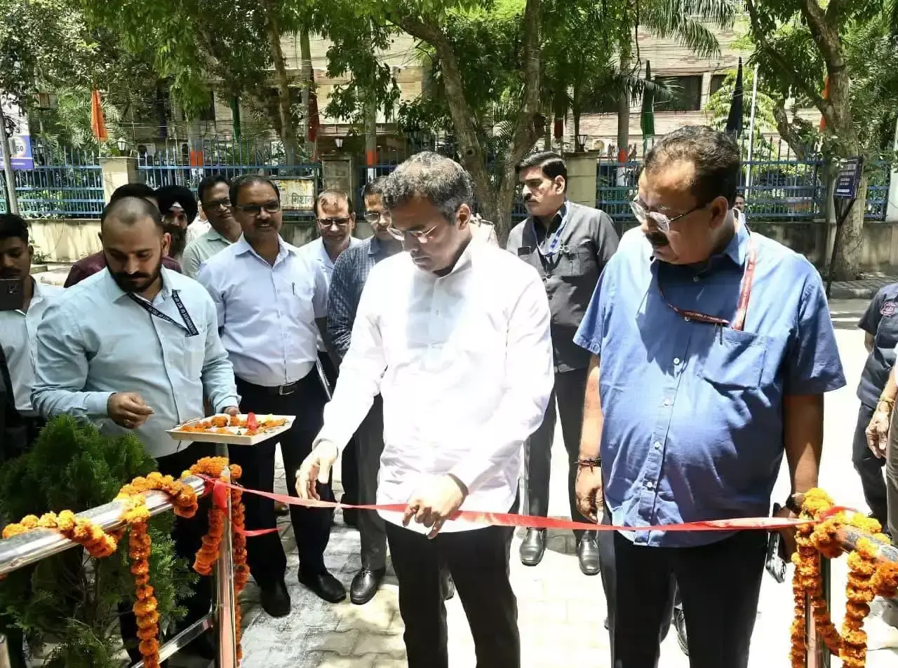 New Delhi: एल.एम. बंध पर बाढ़ नियंत्रण कक्ष का उद्घाटन, प्रवेश वर्मा ने तैयारियों की समीक्षा की New Delhi: एल.एम. बंध पर बाढ़ नियंत्रण कक्ष का उद्घाटन, प्रवेश वर्मा ने तैयारियों की समीक्षा की