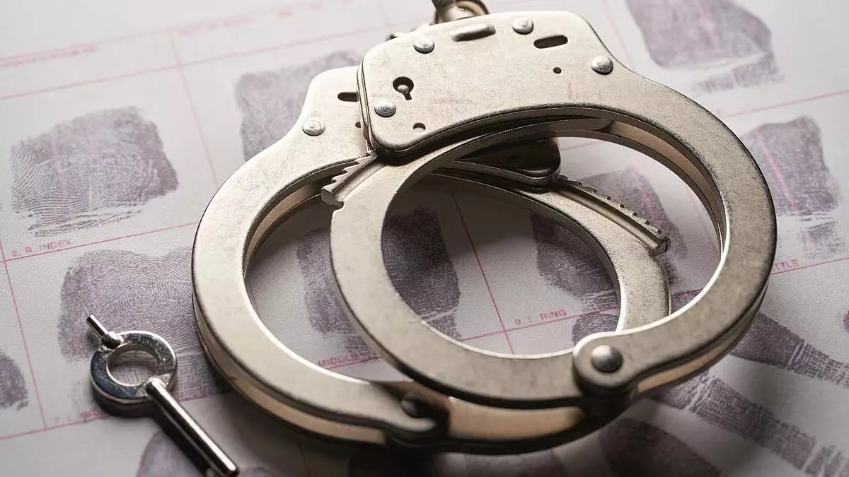 Mumbai : सोशल मीडिया इन्फ्लुएंसर पर ब्लैकमेल केस Mumbai : सोशल मीडिया इन्फ्लुएंसर पर ब्लैकमेल केस