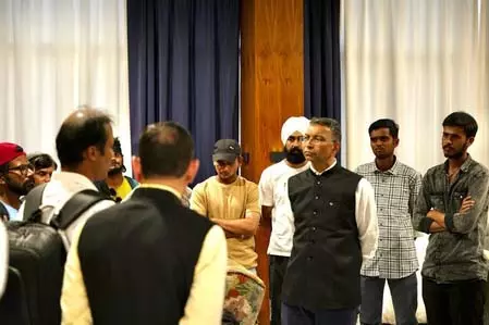 एमटी सेट्टेबेलो से रेस्क्यू किए गए 21 नाविक लौटे स्वदेश, भारतीय दूतावास ने की पुष्टि एमटी सेट्टेबेलो से रेस्क्यू किए गए 21 नाविक लौटे स्वदेश, भारतीय दूतावास ने की पुष्टि