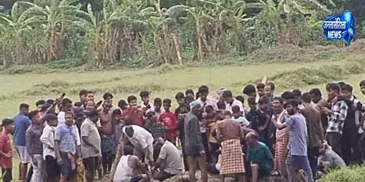Kendrapara: नहर से 16 फ़ीट लंबा मगरमच्छ बचाया गया Kendrapara: नहर से 16 फ़ीट लंबा मगरमच्छ बचाया गया