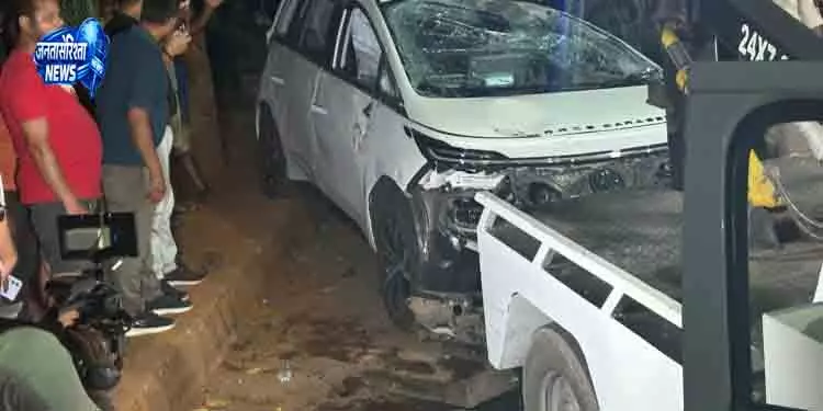 Bhubaneswar में तेज रफ्तार EV हादसा, 2 की मौत Bhubaneswar में तेज रफ्तार EV हादसा, 2 की मौत