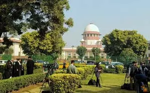 वोटर कार्ड और अन्य दस्तावेजों में आधार के दुरुपयोग पर सुप्रीम कोर्ट ने लिया संज्ञान, केंद्र और राज्यों को नोटिस वोटर कार्ड और अन्य दस्तावेजों में आधार के दुरुपयोग पर सुप्रीम कोर्ट ने लिया संज्ञान, केंद्र और राज्यों को नोटिस