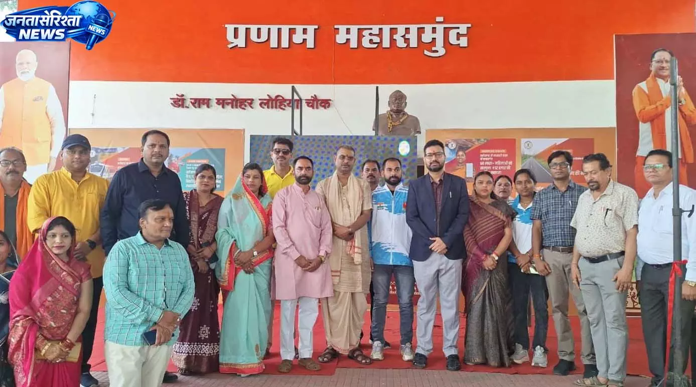शहर के लोहिया चौक में तीन दिवसीय फोटो प्रदर्शनी का शुभारंभ शहर के लोहिया चौक में तीन दिवसीय फोटो प्रदर्शनी का शुभारंभ