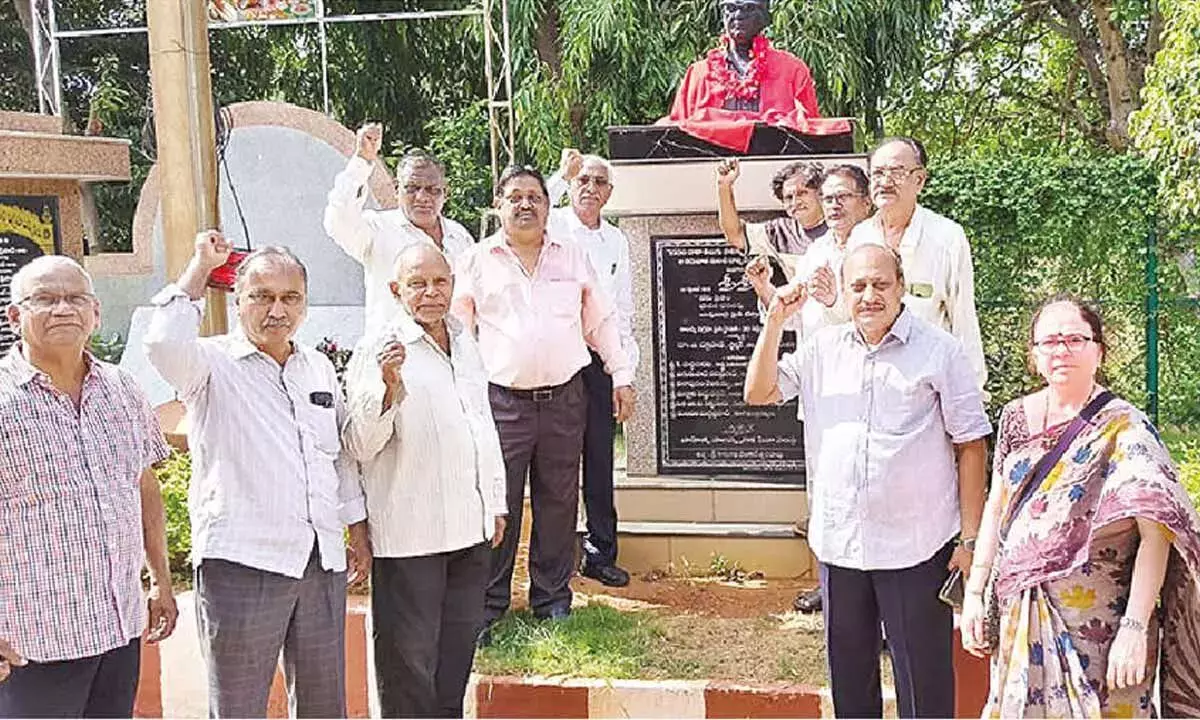 Andhra: श्री श्री को श्रद्धांजलि दी गई Andhra: श्री श्री को श्रद्धांजलि दी गई