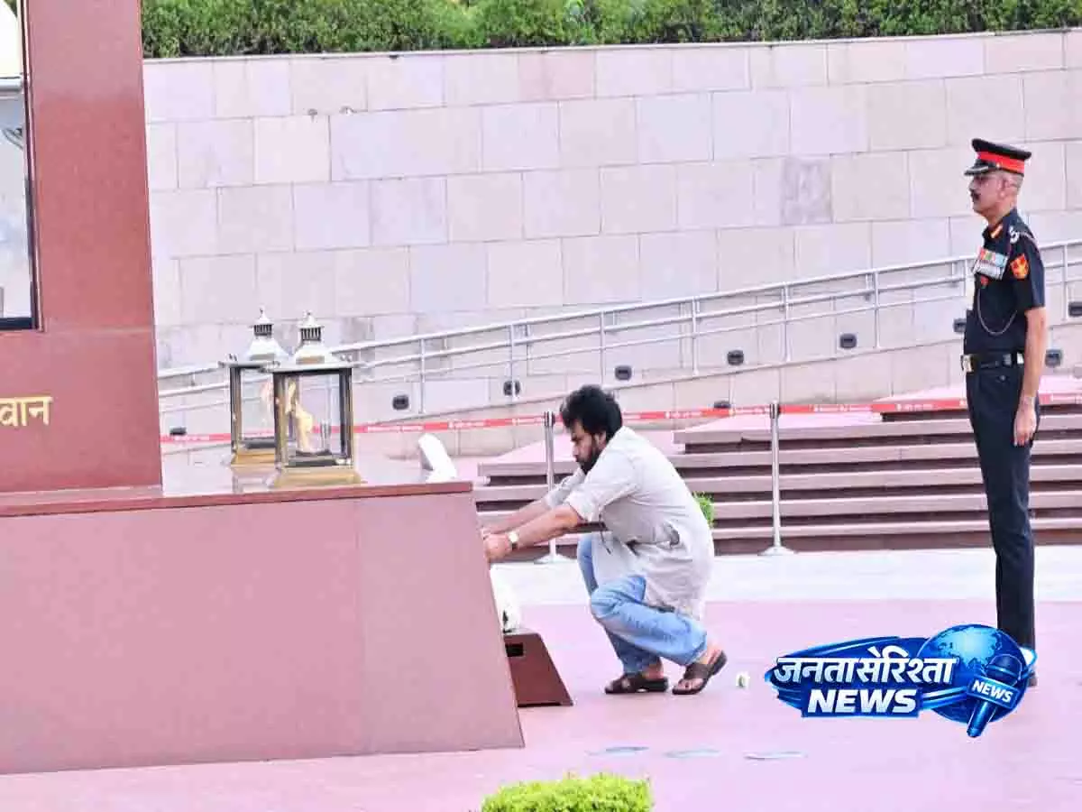 Pawan Kalyan ने नेशनल वॉर मेमोरियल का दौरा किया और श्रद्धांजलि अर्पित की