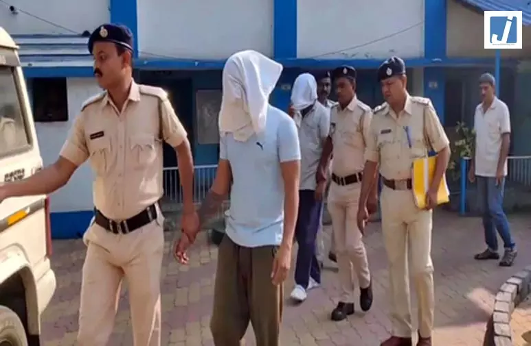 पुलिस ने नकली लॉटरी रैकेट का किया भंडाफोड़, दो आरोपी गिरफ्तार पुलिस ने नकली लॉटरी रैकेट का किया भंडाफोड़, दो आरोपी गिरफ्तार