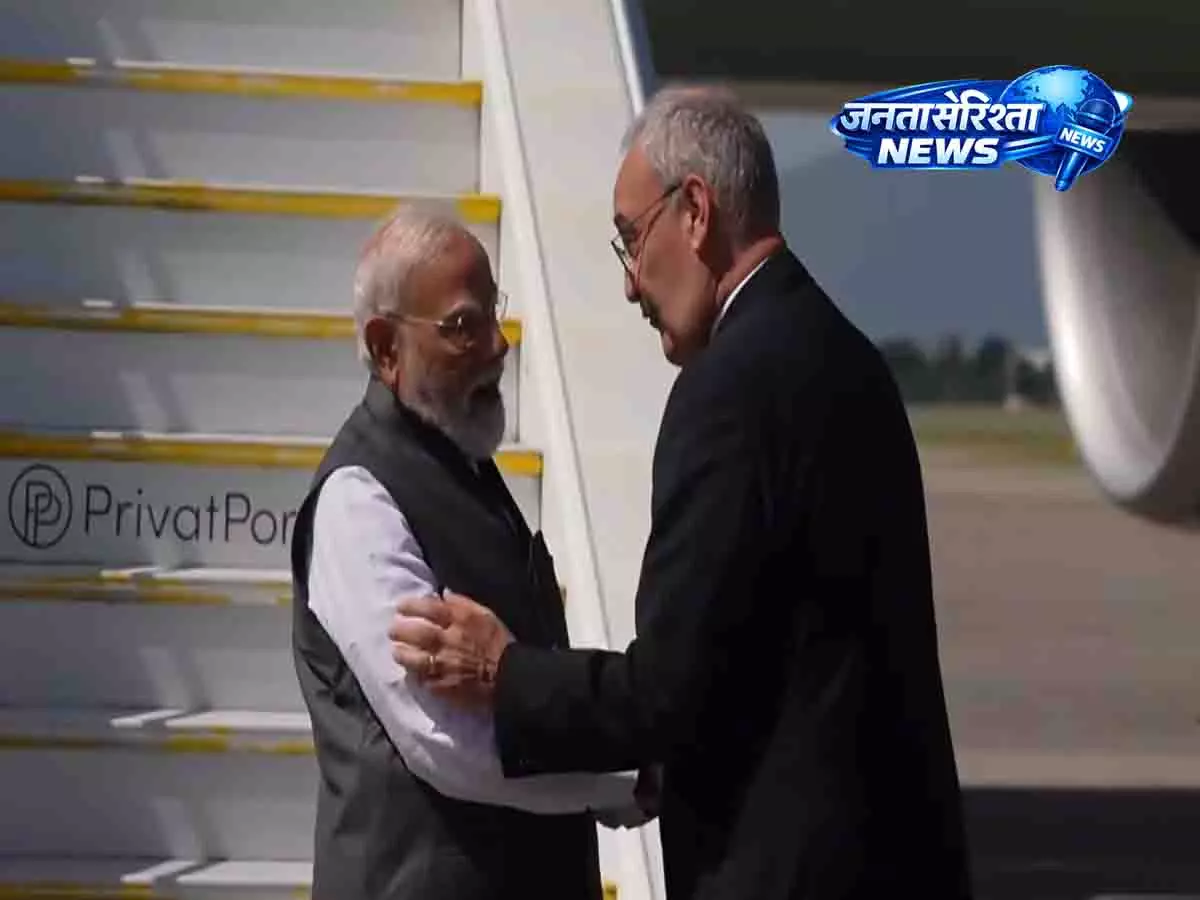 PM Modi फ्रांस में G7 शिखर सम्मेलन में शामिल होने के रास्ते में जिनेवा पहुंचे PM Modi फ्रांस में G7 शिखर सम्मेलन में शामिल होने के रास्ते में जिनेवा पहुंचे