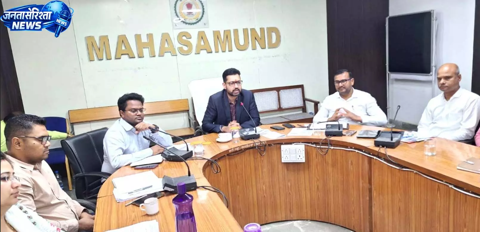 कलेक्टर ने ली साप्ताहिक समय सीमा की बैठक कलेक्टर ने ली साप्ताहिक समय सीमा की बैठक