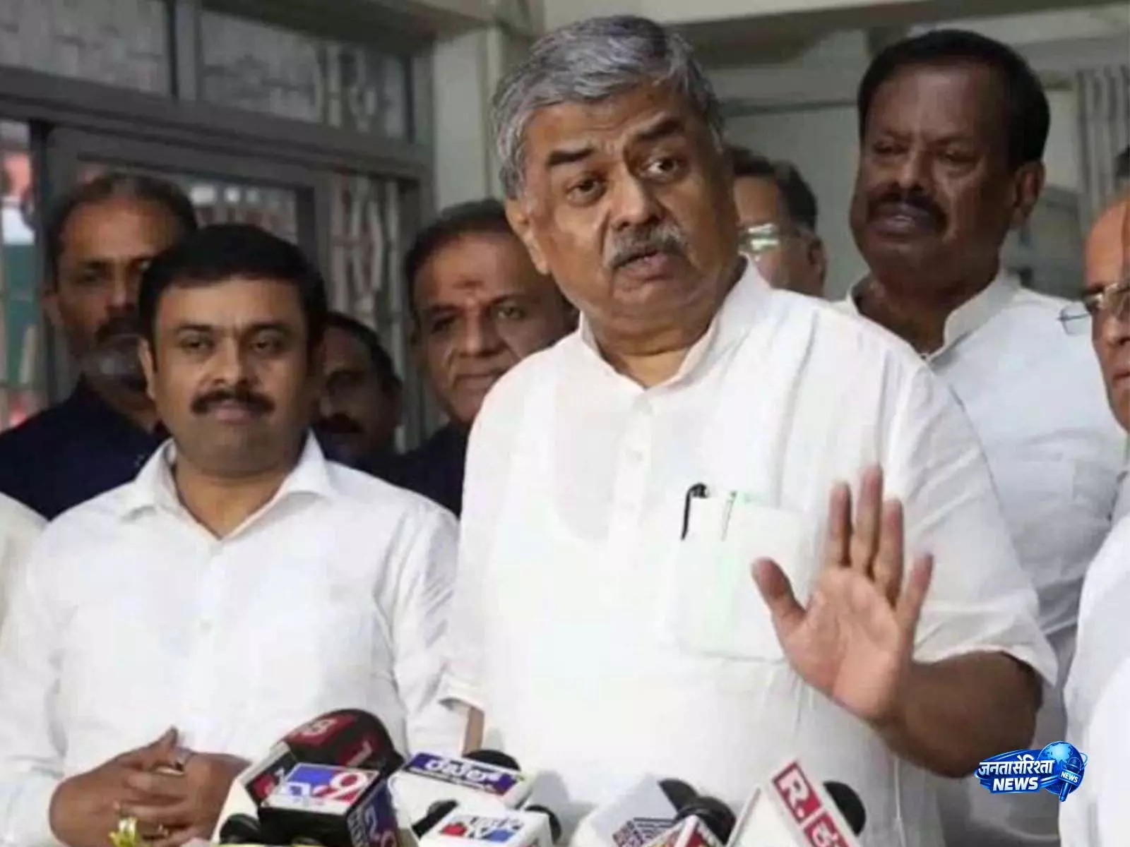 कर्नाटक कांग्रेस प्रमुख का RSS पर हमला, संविधान सम्मान पर उठाए सवाल कर्नाटक कांग्रेस प्रमुख का RSS पर हमला, संविधान सम्मान पर उठाए सवाल