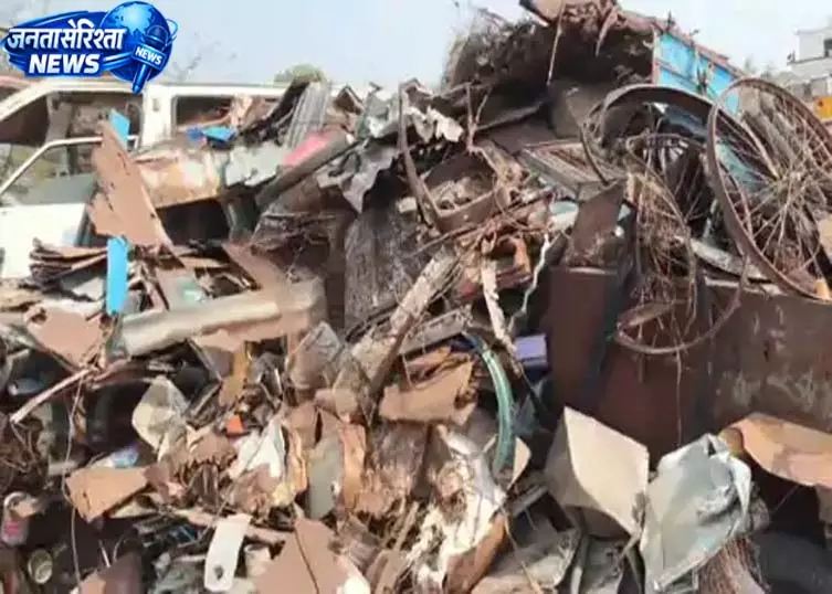कबाड़ माफिया पर बड़ी कार्रवाई, 83 क्विंटल अवैध कबाड़ बरामद, 7 आरोपी गिरफ्तार कबाड़ माफिया पर बड़ी कार्रवाई, 83 क्विंटल अवैध कबाड़ बरामद, 7 आरोपी गिरफ्तार