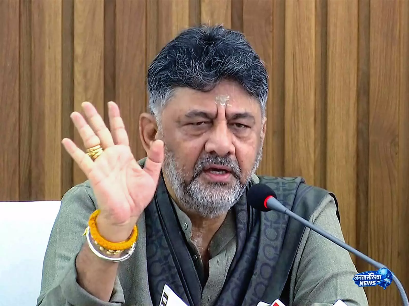 कर्नाटक की अर्थव्यवस्था मजबूत, निर्यात में 9.5% की बढ़ोतरी: DK Shivakumar कर्नाटक की अर्थव्यवस्था मजबूत, निर्यात में 9.5% की बढ़ोतरी: DK Shivakumar