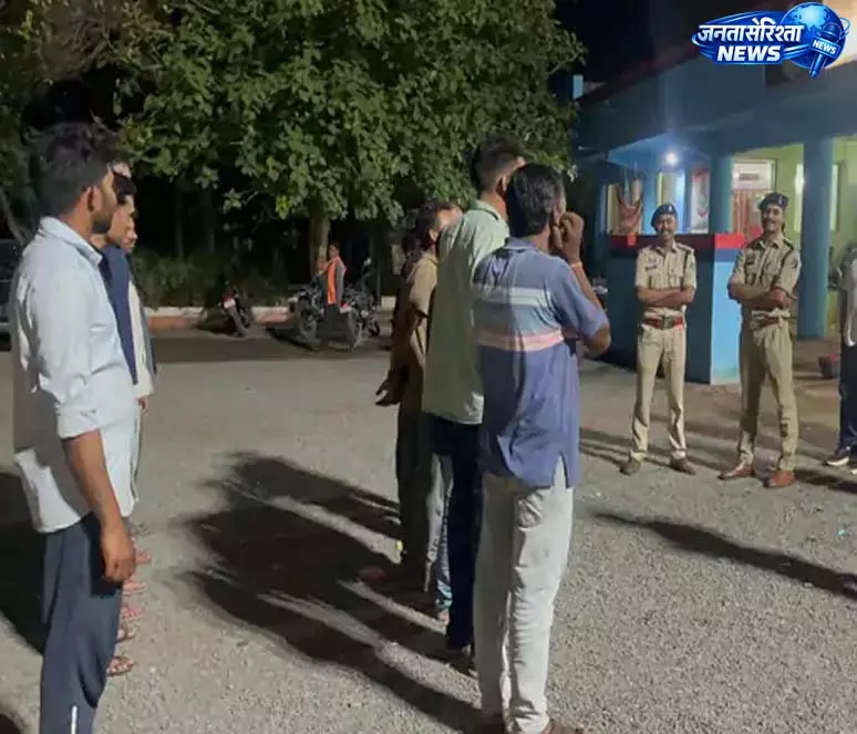 एसपी का औचक रात्रिकालीन निरीक्षण, आउटर इलाकों में गश्त बढ़ी, कई पर कार्रवाई एसपी का औचक रात्रिकालीन निरीक्षण, आउटर इलाकों में गश्त बढ़ी, कई पर कार्रवाई