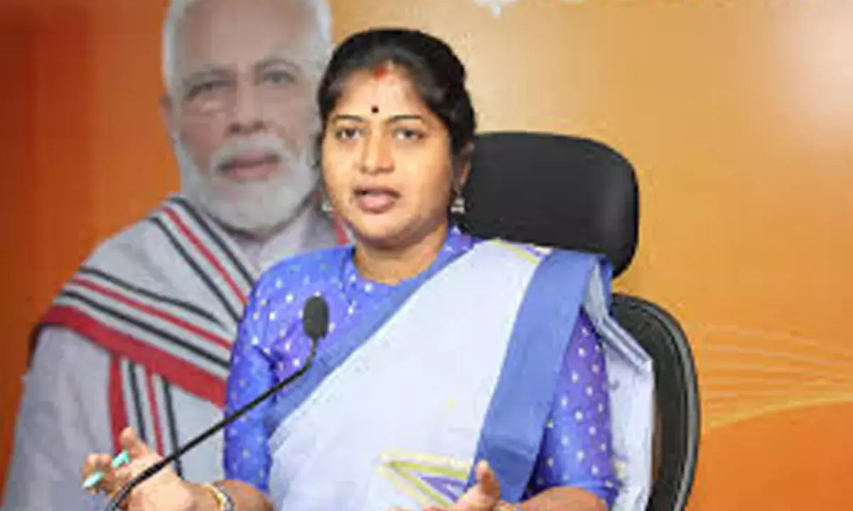 BJP प्रवक्ता रानी रुद्रमा रेड्डी ने पार्टी प्रमुख के खिलाफ टिप्पणी के लिए सीएम रेवंत रेड्डी से माफी की मांग की BJP प्रवक्ता रानी रुद्रमा रेड्डी ने पार्टी प्रमुख के खिलाफ टिप्पणी के लिए सीएम रेवंत रेड्डी से माफी की मांग की