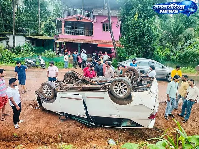 कर्नाटक के चार्माडी में SIT अधिकारियों की कार पलटी, SP समेत कई घायल कर्नाटक के चार्माडी में SIT अधिकारियों की कार पलटी, SP समेत कई घायल