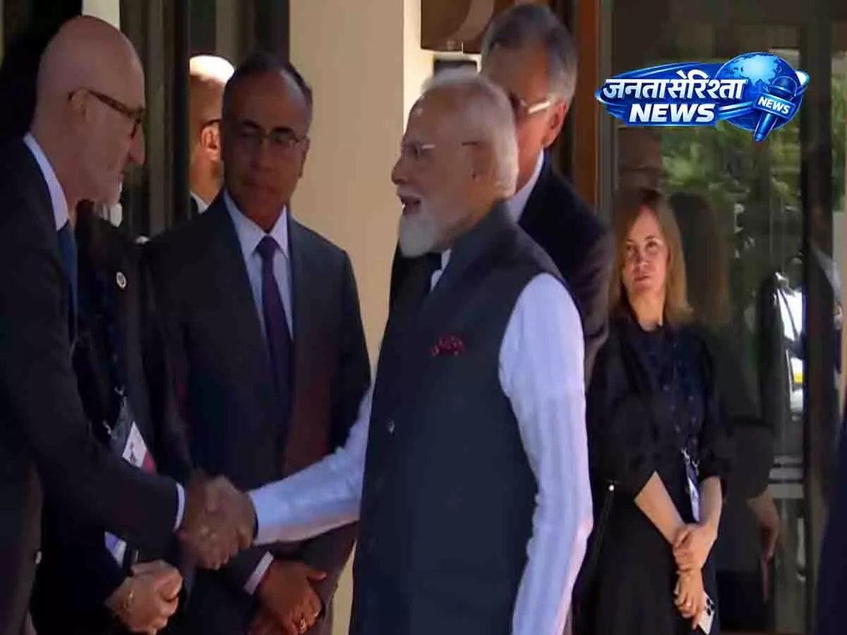 PM नरेंद्र मोदी G7 शिखर सम्मेलन में शामिल होने के लिए फ्रांस के एवियन पहुंचे PM नरेंद्र मोदी G7 शिखर सम्मेलन में शामिल होने के लिए फ्रांस के एवियन पहुंचे