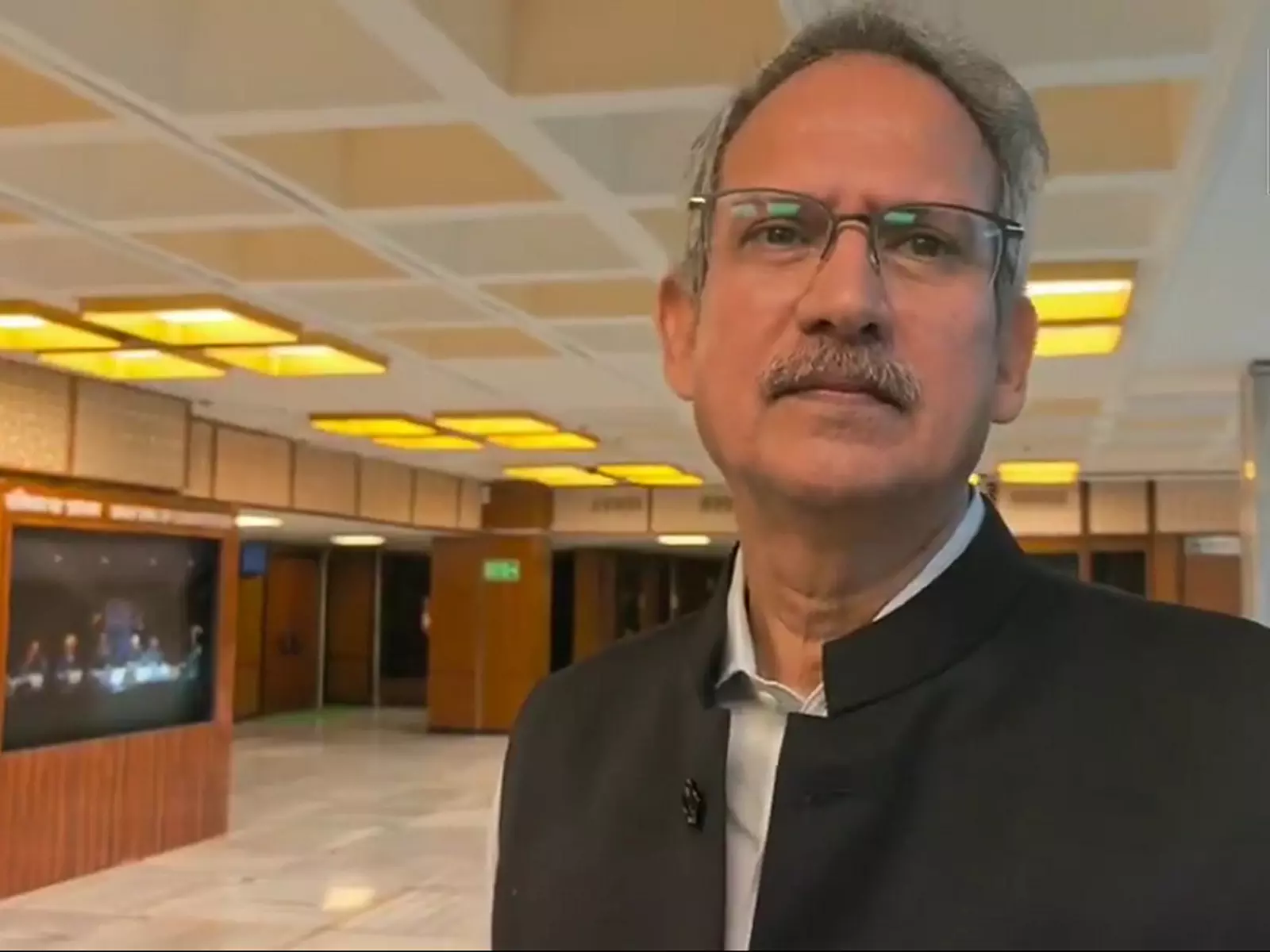 Anil Desai का बयान—शिंदे गुट में सांसदों के जाने की अफवाहें ‘बेबुनियाद’ Anil Desai का बयान—शिंदे गुट में सांसदों के जाने की अफवाहें ‘बेबुनियाद’