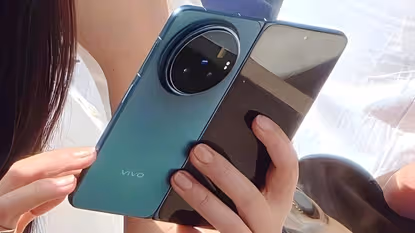 Vivo X Fold 6 के जल्द लॉन्च की तैयारी, नए Blue Hole कलर का होगा ऑप्शन Vivo X Fold 6 के जल्द लॉन्च की तैयारी, नए Blue Hole कलर का होगा ऑप्शन