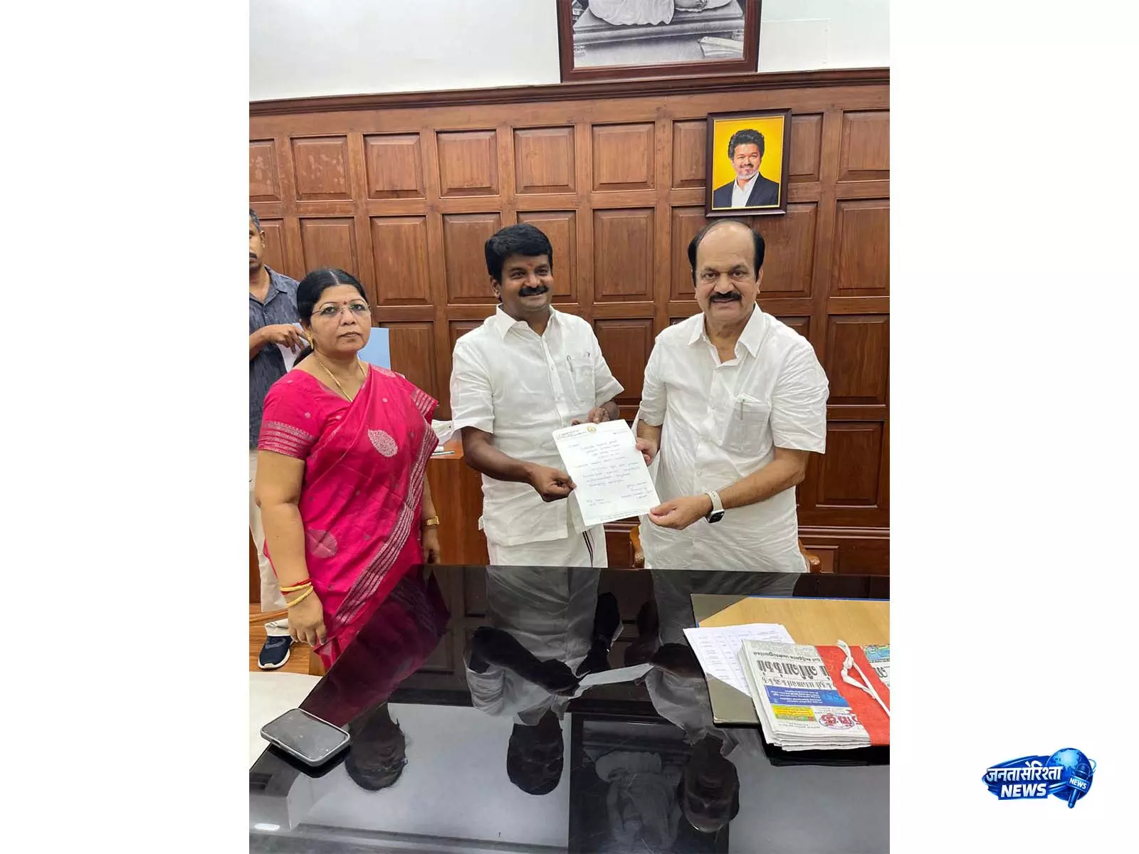 AIADMK को एक और झटका, C विजयभास्कर ने MLA पद से दिया इस्तीफ़ा AIADMK को एक और झटका, C विजयभास्कर ने MLA पद से दिया इस्तीफ़ा