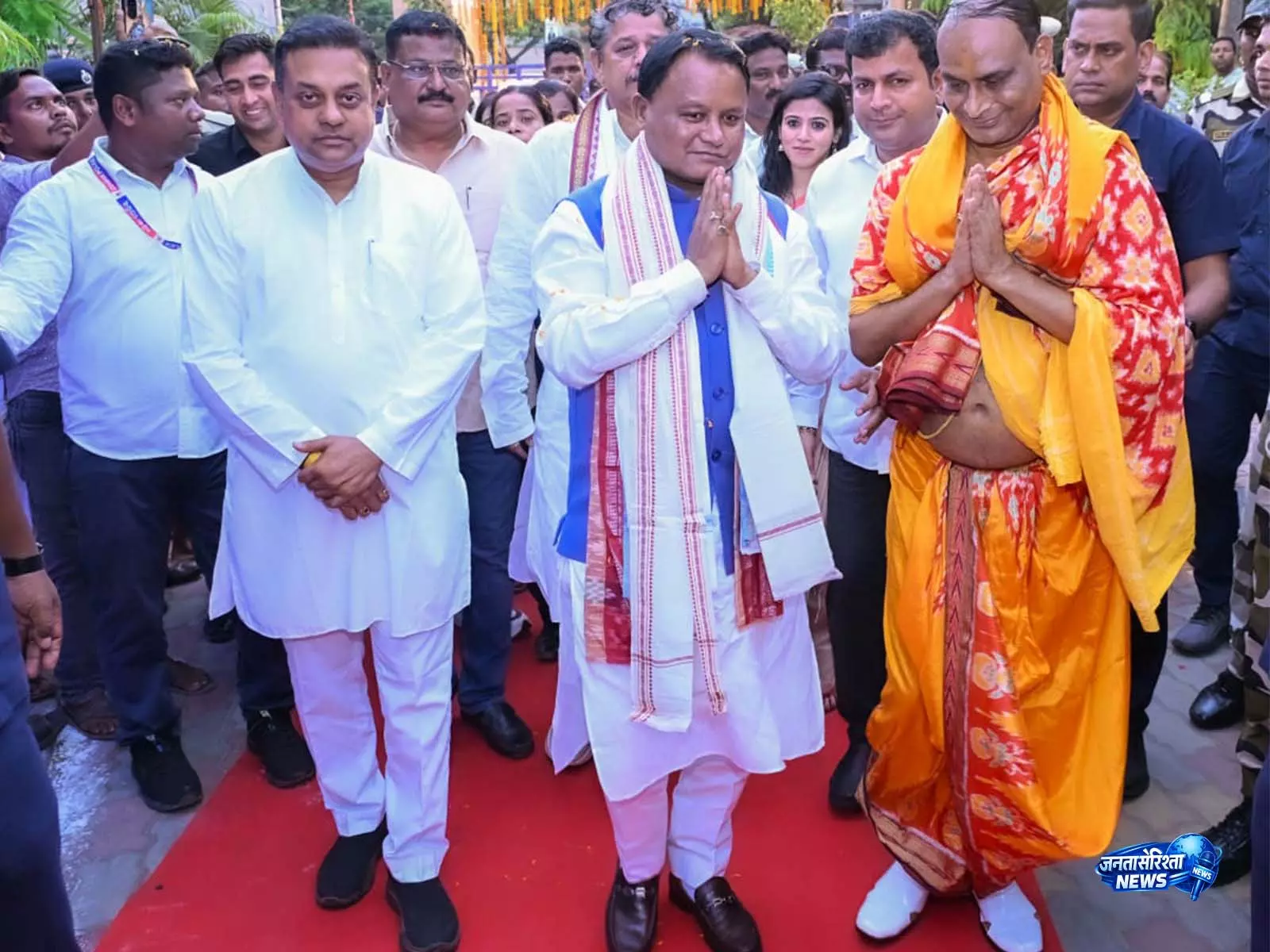 ओडिशा CM मोहन चरण माझी का पुरी में भव्य स्वागत, ‘धाम’ विवाद के बाद दौरा चर्चा में ओडिशा CM मोहन चरण माझी का पुरी में भव्य स्वागत, ‘धाम’ विवाद के बाद दौरा चर्चा में