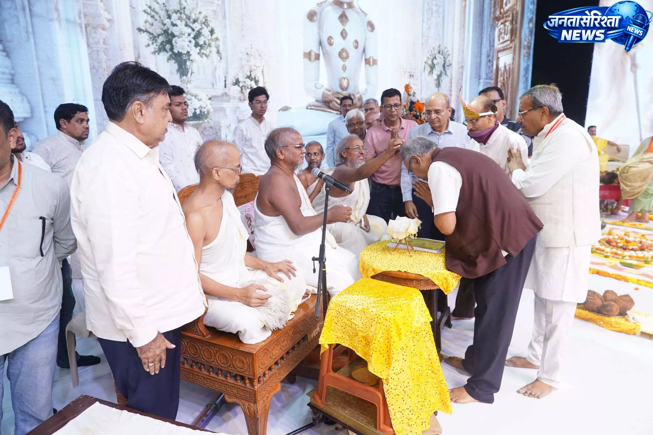 आचार्य पदारोहण एवं सहस्त्रावधान तपस्या महोत्सव में शामिल हुए बृजमोहन अग्रवाल आचार्य पदारोहण एवं सहस्त्रावधान तपस्या महोत्सव में शामिल हुए बृजमोहन अग्रवाल