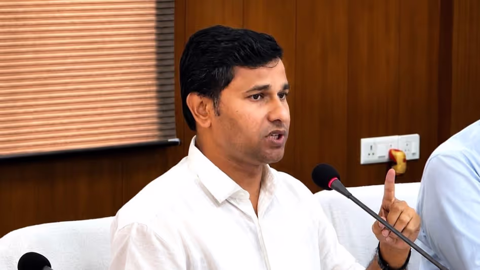 Tripura मंत्री ने SC कल्याण योजनाओं के तेज क्रियान्वयन की मांग की Tripura मंत्री ने SC कल्याण योजनाओं के तेज क्रियान्वयन की मांग की