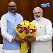 UP राजनीति गरमाई, डिप्टी CM का सपा पर निशाना UP राजनीति गरमाई, डिप्टी CM का सपा पर निशाना