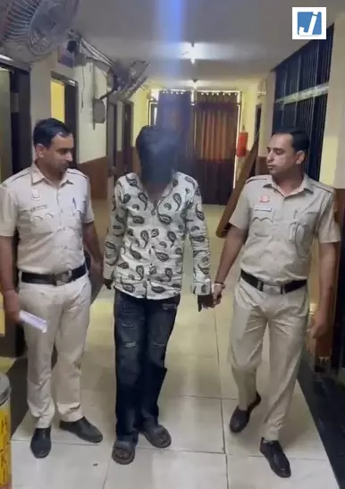 एक साल बाद पुलिस के हत्थे चढ़ा हत्या का आरोपी, पीड़ित की मौत के बाद था फरार एक साल बाद पुलिस के हत्थे चढ़ा हत्या का आरोपी, पीड़ित की मौत के बाद था फरार