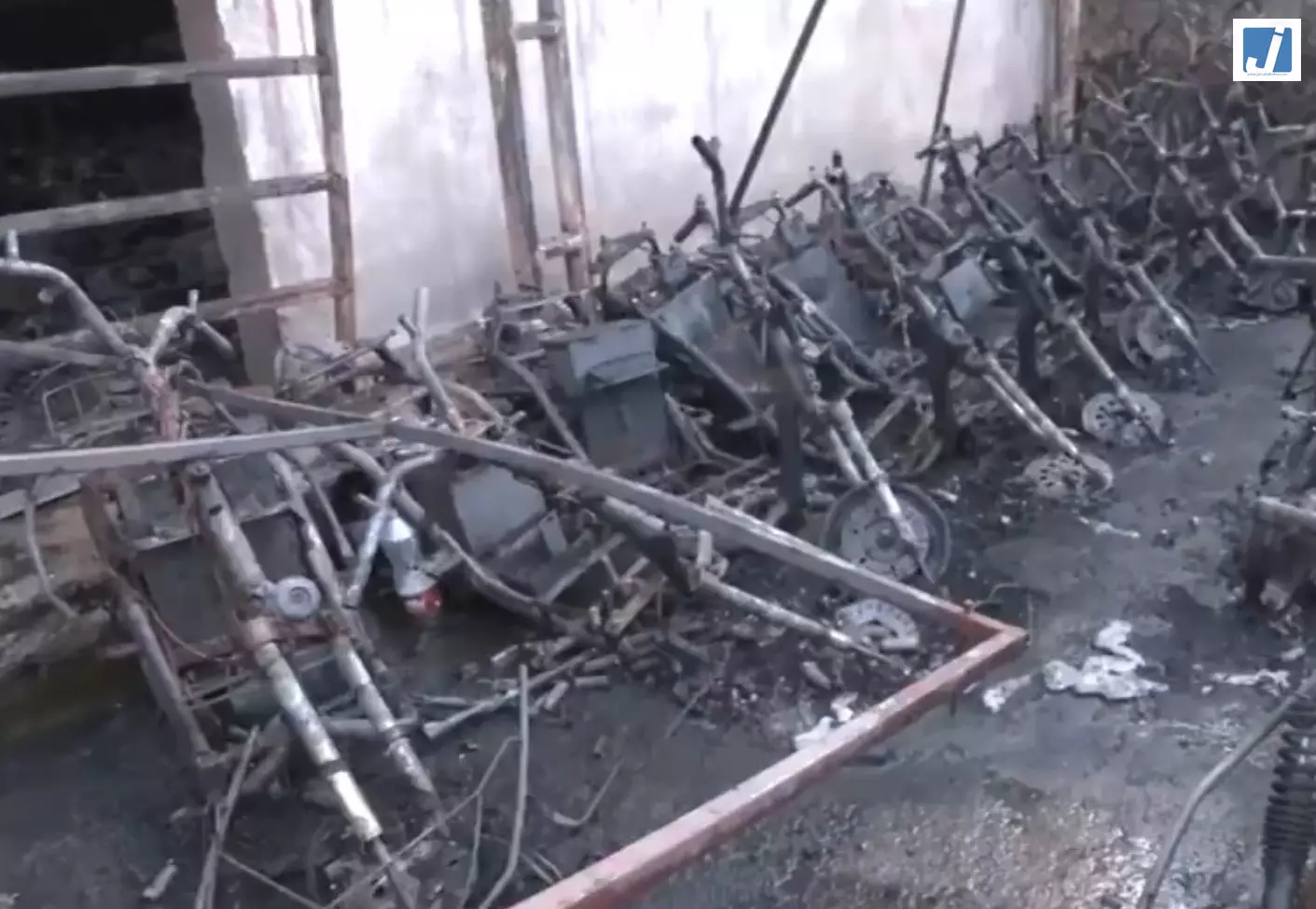 FIRE: आग का तांडव, इलेक्ट्रॉनिक्स वेयरहाउस धू-धू कर जला FIRE: आग का तांडव, इलेक्ट्रॉनिक्स वेयरहाउस धू-धू कर जला