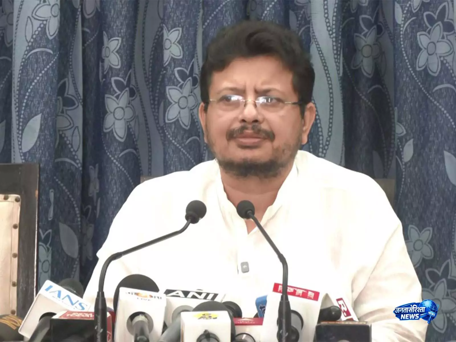 TMC बगावत के बीच ऋतब्रत बनर्जी का बयान, ‘फ्लोर टेस्ट’ की मांग दोहराई TMC बगावत के बीच ऋतब्रत बनर्जी का बयान, ‘फ्लोर टेस्ट’ की मांग दोहराई