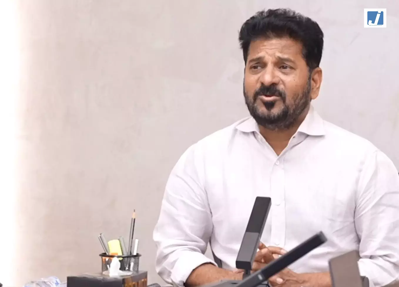 बुलेट ट्रेन और वारंगल एयरपोर्ट को लेकर समीक्षा बैठक बुलेट ट्रेन और वारंगल एयरपोर्ट को लेकर समीक्षा बैठक