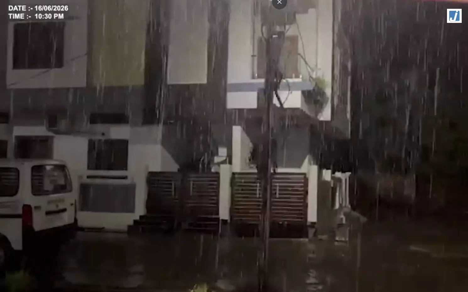राजगढ़ में तेज बारिश से मौसम बदला, तापमान में आई गिरावट राजगढ़ में तेज बारिश से मौसम बदला, तापमान में आई गिरावट