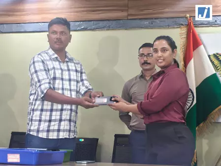 क्राइम ब्रांच ने 410 खोए मोबाइल फोन मालिकों को लौटाए, कीमत 63 लाख रुपए से अधिक क्राइम ब्रांच ने 410 खोए मोबाइल फोन मालिकों को लौटाए, कीमत 63 लाख रुपए से अधिक