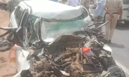 फतेहाबाद के परिवार के 6 लोगों की मौत, कार डंपर से टकराई