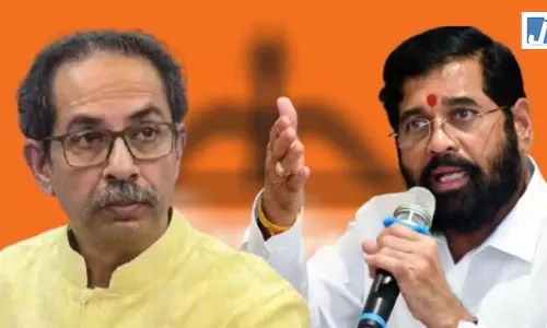 दिल्ली में आज फिर होगा खेला, क्या करेंगे उद्धव ठाकरे? कई सांसद पाला बदलने को तैयार दिल्ली में आज फिर होगा खेला, क्या करेंगे उद्धव ठाकरे? कई सांसद पाला बदलने को तैयार