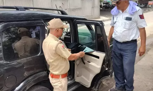Jaipur: अवैध हूटर और काली फिल्म लगे वाहनों पर राजस्थान पुलिस की सख्ती