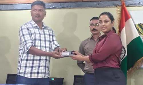 क्राइम ब्रांच ने 410 खोए मोबाइल फोन मालिकों को लौटाए, कीमत 63 लाख रुपए से अधिक क्राइम ब्रांच ने 410 खोए मोबाइल फोन मालिकों को लौटाए, कीमत 63 लाख रुपए से अधिक