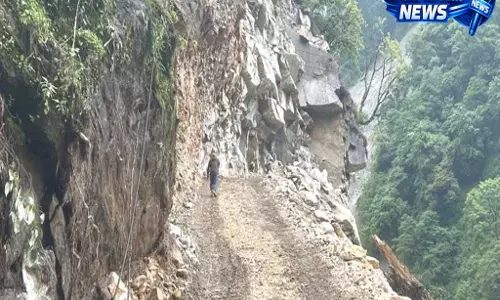 चुंगथांग के SDM ने तारुम चू में कनेक्टिविटी बहाल करने के काम का किया निरीक्षण चुंगथांग के SDM ने तारुम चू में कनेक्टिविटी बहाल करने के काम का किया निरीक्षण