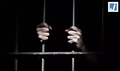 पुलिस ने सुलझाया हत्याकांड, दो आरोपी गिरफ्तार, चोरी की स्कूटी बरामद