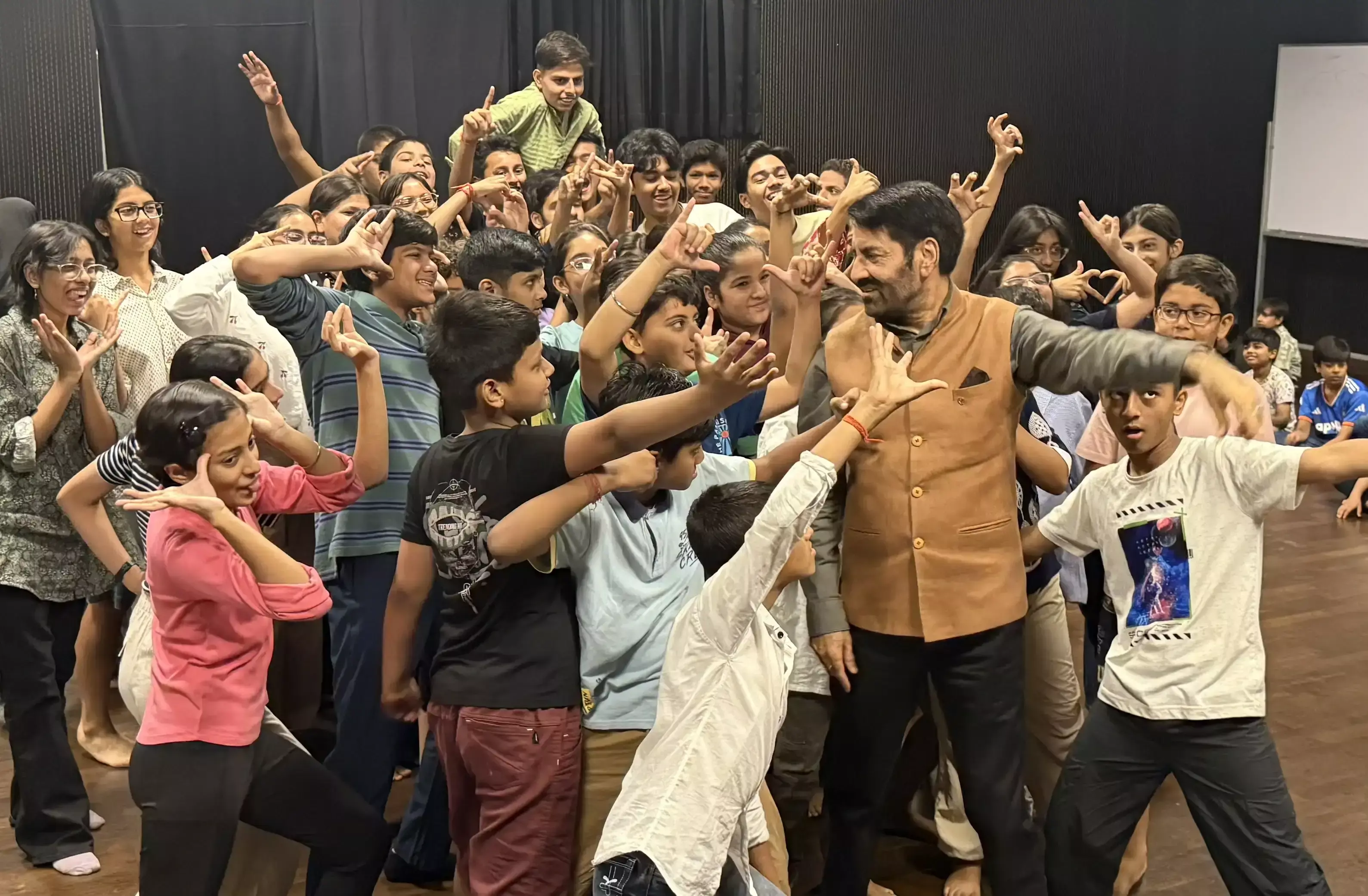 Jammu: थिएटर के माध्यम से बच्चों ने सीखे अभिनय और अभिव्यक्ति के गुर Jammu: थिएटर के माध्यम से बच्चों ने सीखे अभिनय और अभिव्यक्ति के गुर